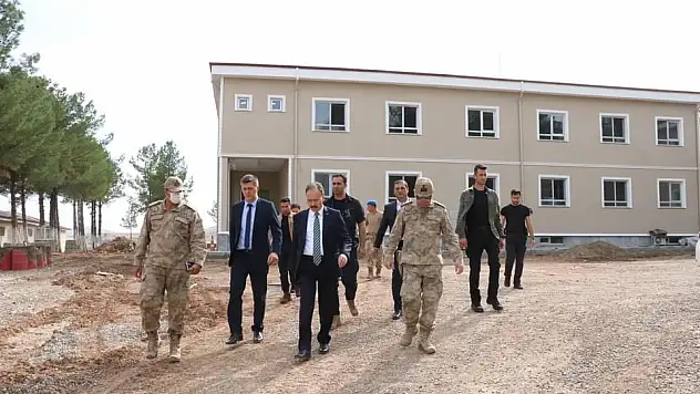 Siirt Valisi Kızılkaya, Kurtalan Komando Asayiş Bölük Komutanlığını Ziyaret Etti