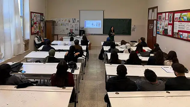Siirt Yeşilay'dan öğretmen adaylarına bağımlılıkla mücadele eğitimi