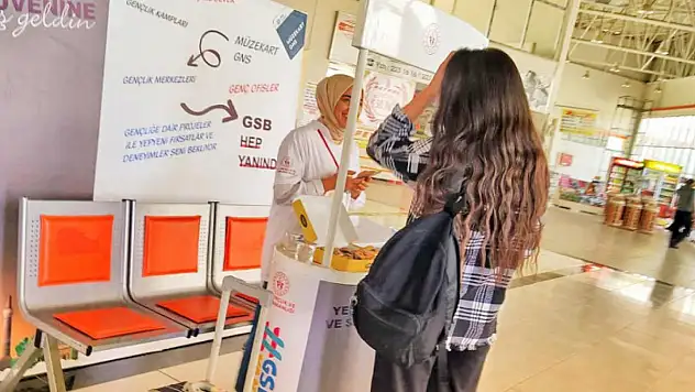 Siirt'e Gelen Üniversite Öğrencilerine Karşılama Yapılıyor