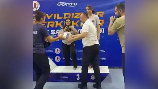 Siirtli Boksör Ela Nur Gül Türkiye Üçüncüsü Oldu