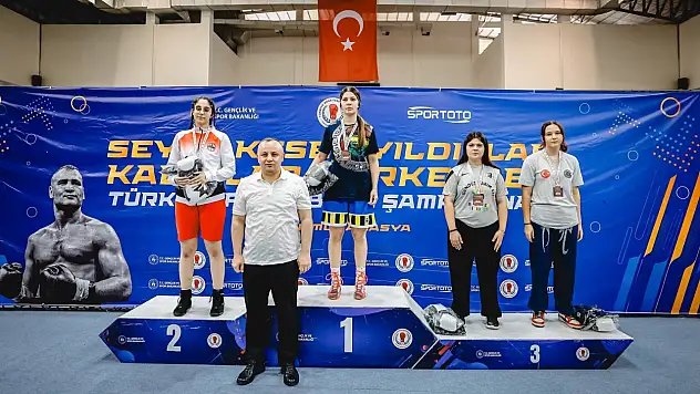Siirtli Boksör Ela Nur Gül Türkiye Üçüncüsü Oldu