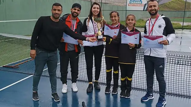 SİİRTLİ MİNİK KIZLARDAN BÜYÜK BAŞARI!