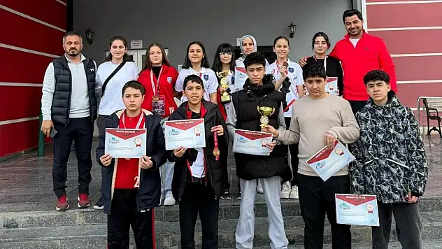 Siirtli öğrenciler Batman'dan şampiyonlukla döndü