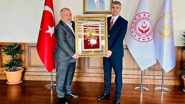 Siirtli Onursal Başkan Seyyithan Solmaz ve Abbas Gündüz'den Bakan Yardımcısı Tarıktaroğlu'na Ziyaret