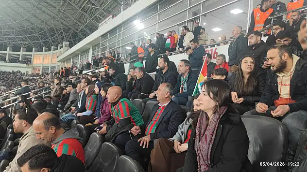 Siirtli Taraftarlar, Amedspor Maçını Stadyumdan Maçı İzledi