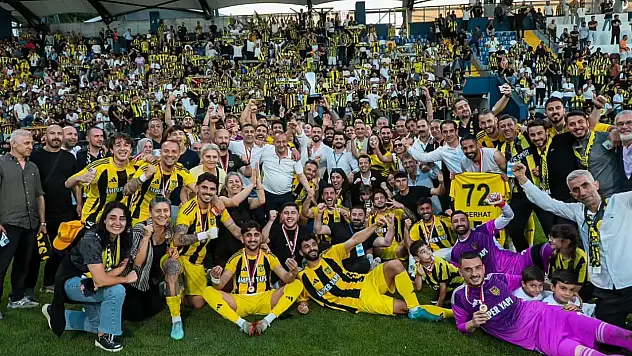 Siirtli teknik adam Mustafa Özer tarih yazdı: Bitlis Spor 1916, 3'üncü Lig'e yükseldi