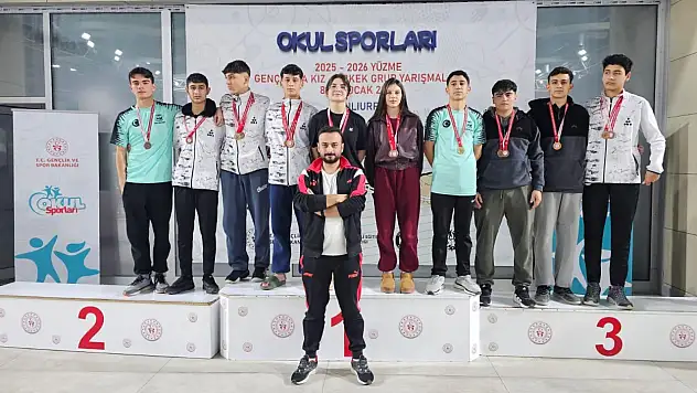 Siirtli yüzücülerden grup müsabakalarında büyük başarı