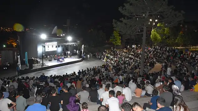 Siirtliler, Belediye'den Milli Maç İçin Dev Ekran Kurulmasını İstiyor!