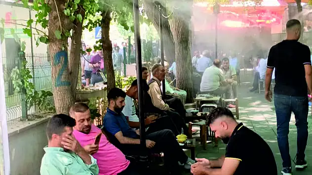 Siirtliler, Serinlemek İçin Su Püskürtmeli Mekanları Tercih Ediyor