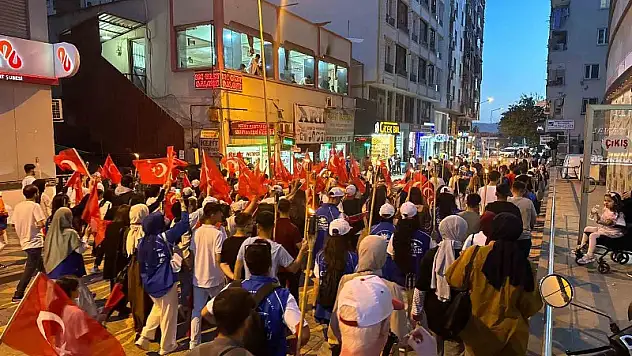 Siirt'te 19 Mayıs Coşkusu Fener Alayı'yla Taçlandı