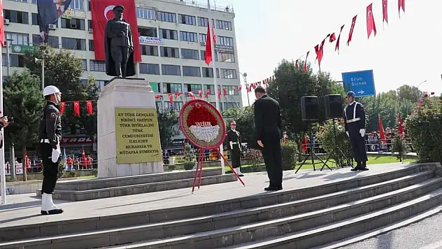 Siirt'te 29 Ekim Kutlamaları Çelenk Sunma Töreni İle Başladı