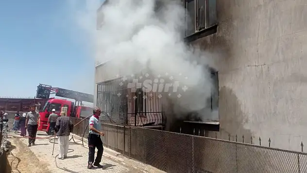 Siirt'te 3 Katlı Bir Evde Yangın Çıktı