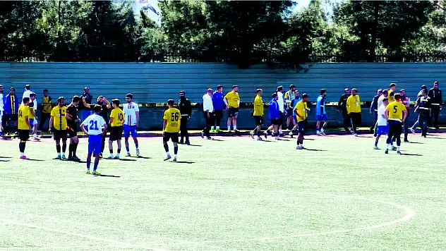 Siirt'te Amatör Lig Maçında Kavga Çıktı (Videolu)