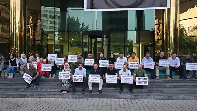 Siirt'te Belediye Önünde Nöbet Eylemi Devam Etti