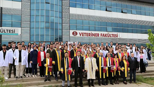 Siirt'te Beyaz Önlüklerini Giyen Geleceğin Veterinerleri Mesleğe İlk Adımı Attı