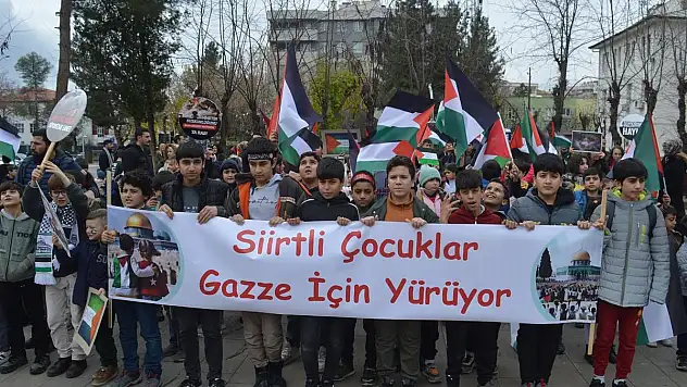 Siirt'te Binlerce Çocuk ve Aileleri Gazze'de Katledilen Çocuklar İçin Yürüdü