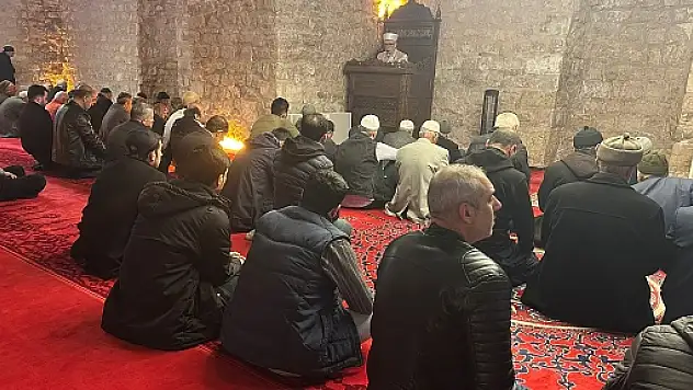 Siirt'te Camiilerde Ramazanın İlk Cuması Kılındı