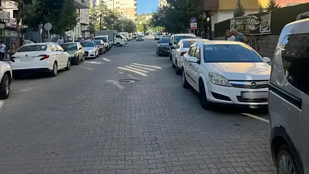 Siirt'te Çift Sıra Araç Parkı Vatandaşı Bıktırdı!