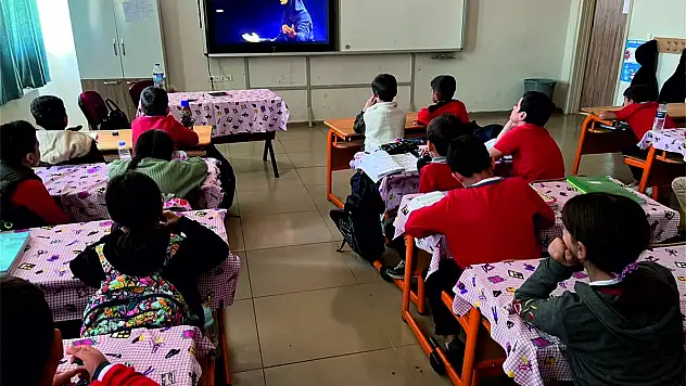 Siirt'te 'Dersimiz Cumhuriyete Doğru' Adlı Film İzlendi
