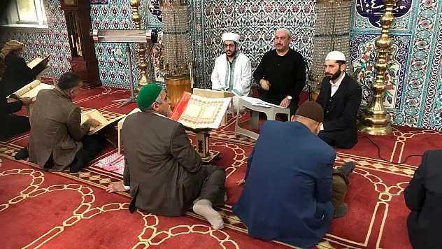 Siirt'te Ebediyete İntikal Etmiş Öğretmenler İçin Mevlid-i Şerif Okutuldu