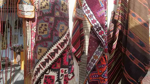 Siirt'te El dokuma ürünlerine talep azaldı