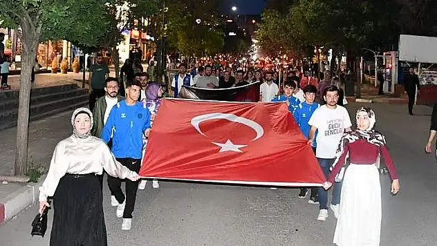 Siirt'te Gençlik Haftası Fener Alayı İle Kutlandı