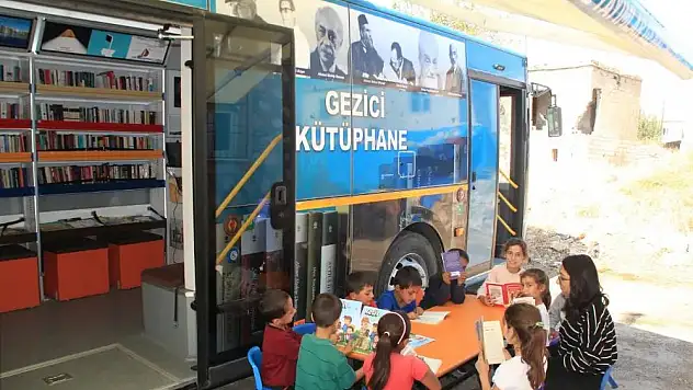 Siirt'te Gezici Kütüphane İle Buluşan Çocuklar, Kitaplarla Dolu Keyifli Etkinlikler Yaşadı