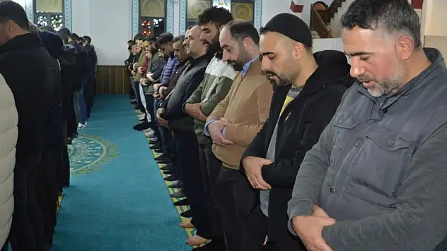 Siirt'te Hemşerilerimiz İlk Teravihte Camilere Akın Etti