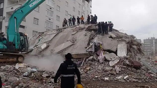 SİİRT'TE HER EVDEN BİR BATTANİYE KAMPANYASI! DEPREMZEDELERİN EN ÇOK BATTANİYEYE İHTİYACI VAR