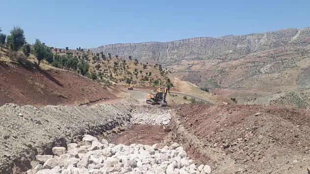 Siirt'te Heyelan Nedeniyle Kapanan Yol Trafiğe Açıldı