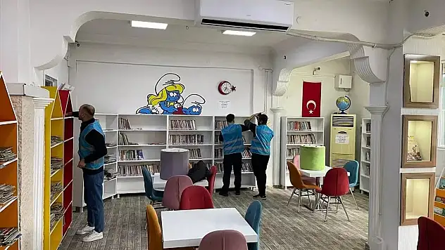 Siirt'te Hükümlülerden Kütüphane Temizliği