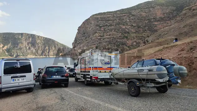 Siirt'te İçerisinde 8 Kişi Bulunan Sandal Battı