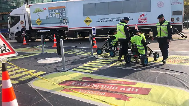 Siirt'te Jandarmadan 'Trafik Kazalarını Azaltma' Amaçlı Çalışma!