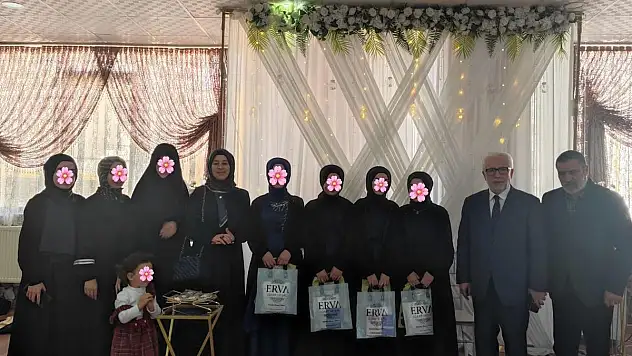 Siirt'te Kadın Hafızlar 'Taç' Giydi