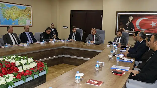 SİİRT'TE  'KADINA KARŞI ŞİDDETLE MÜCADELE TOPLANTISI'