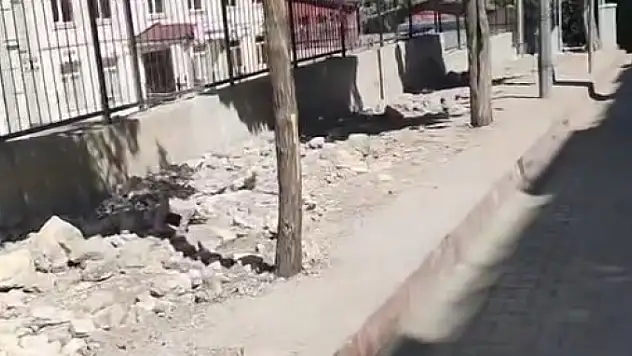 Siirt'te Kaldırım Yapımı Yarım Kaldı