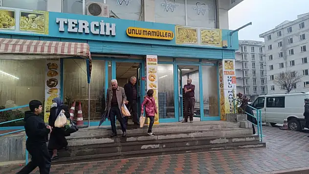 Siirt'te Kandil Nedeniyle Ekmeği Ücretsiz Dağıttı