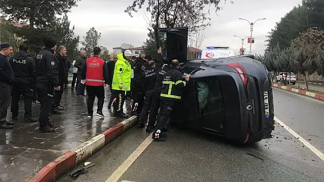Siirt'te Kontrolden Çıkan Otomobil Yan Yattı