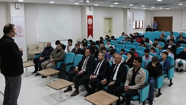 Siirt'te 'Kütüphane Haftası' Kapsamında Anlamlı Söyleşi