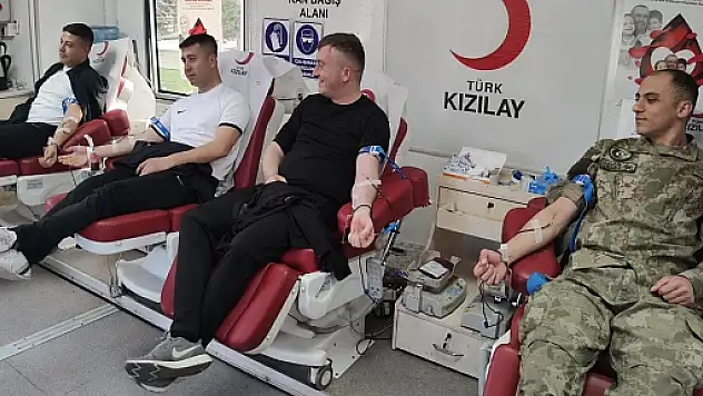 Siirt'te Mehmetçik'ten Türk Kızılay'ına Kan Desteği