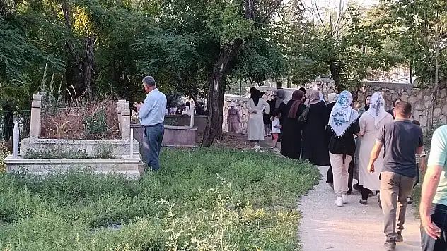 Siirt'te Mezarlıklar Doldu Taştı