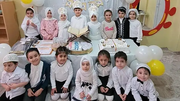 Siirt'te Minik Çocuklar Kur'an'a Geçmenin Sevincini Yaşadı