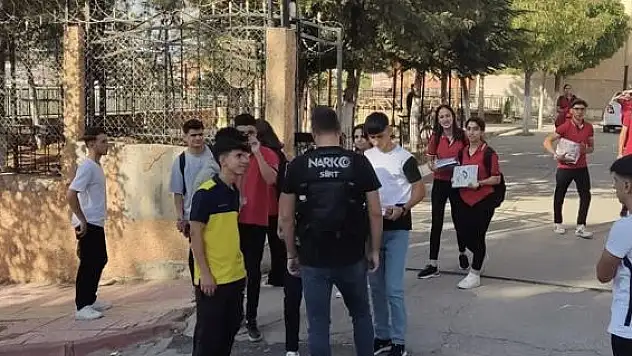 Siirt'te Narkotik Ekiplerince Öğrenciler ve Veliler Bilgilendiriliyor