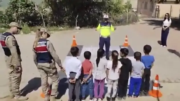 Siirt'te Öğrencilere Trafik Eğitimi Verildi