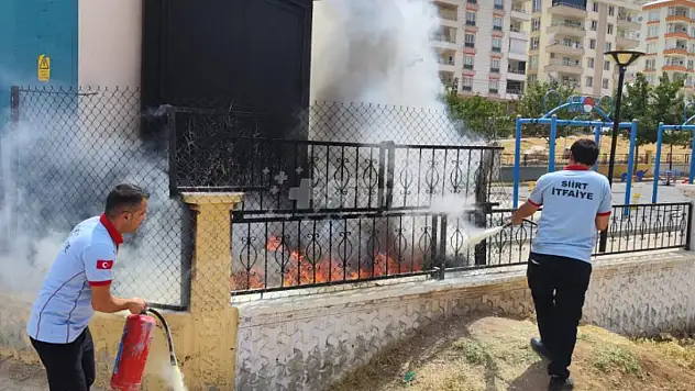 Siirt'te Otluk Alanda Çıkan Yangın, Elektrik Trafosuna Sıçradı