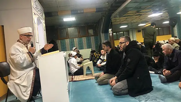 Siirt'te Regaip Kandilinde Dualar Gazze İçin