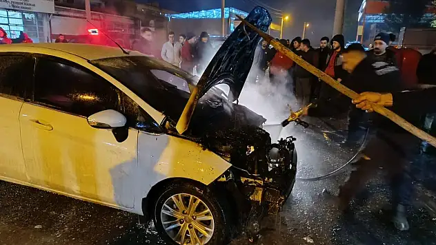 Siirt'te Tamir İçin Sanayi Sitesine Götürülen Araç, Alev Alarak Kullanılamaz Hale Geldi