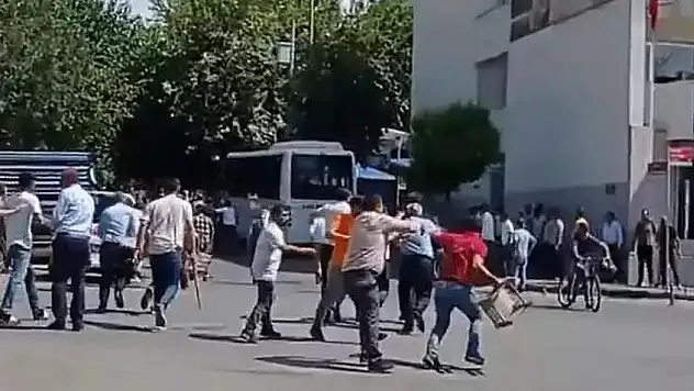 Siirt'te Taşlı, Sopalı ve Bıçaklı Kavga!