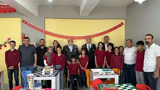 Siirt'te Ücretli Öğretmenlik Yaptıktan Sonra Hayatını Kaybeden Öğretmen Oğlunun Adını Kurduğu Sınıfta Yaşatacak!