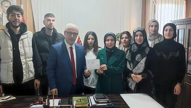 Siirt'te Üniversiteli Öğrencilerden Örnek Davranış